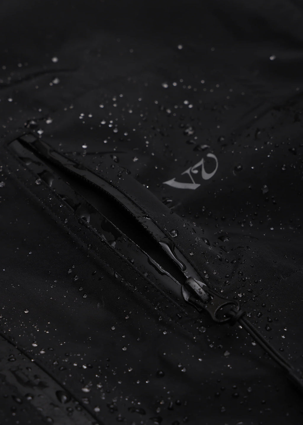RIVVIA-DISCOVERY WATERPROOF JACKET : BLACK