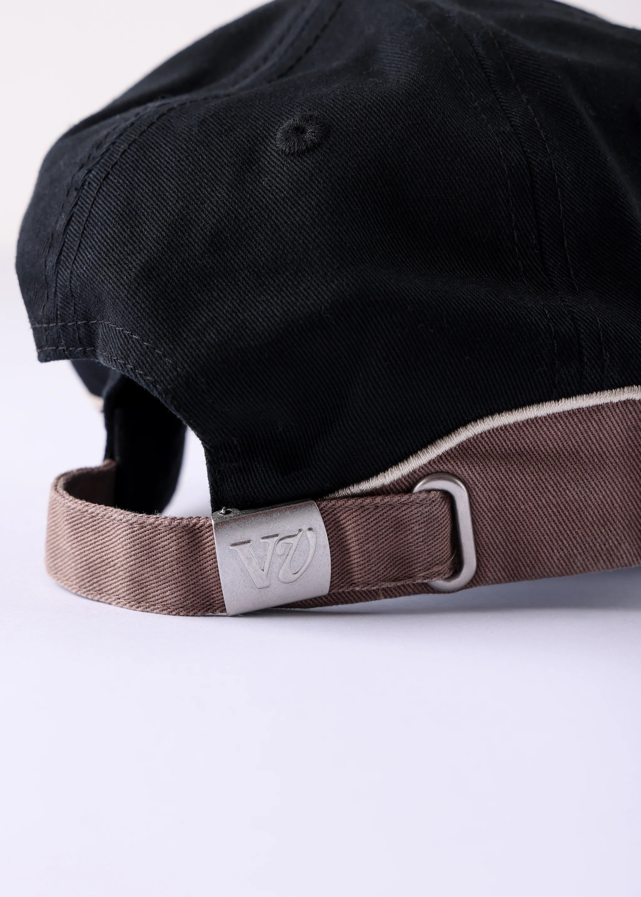 RIVVIA PASSAGE CAP : BLACK BROWN