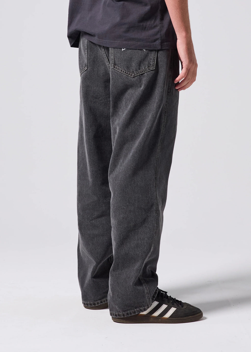 RIVVIA VV CLASS DENIM : WORN BLACK