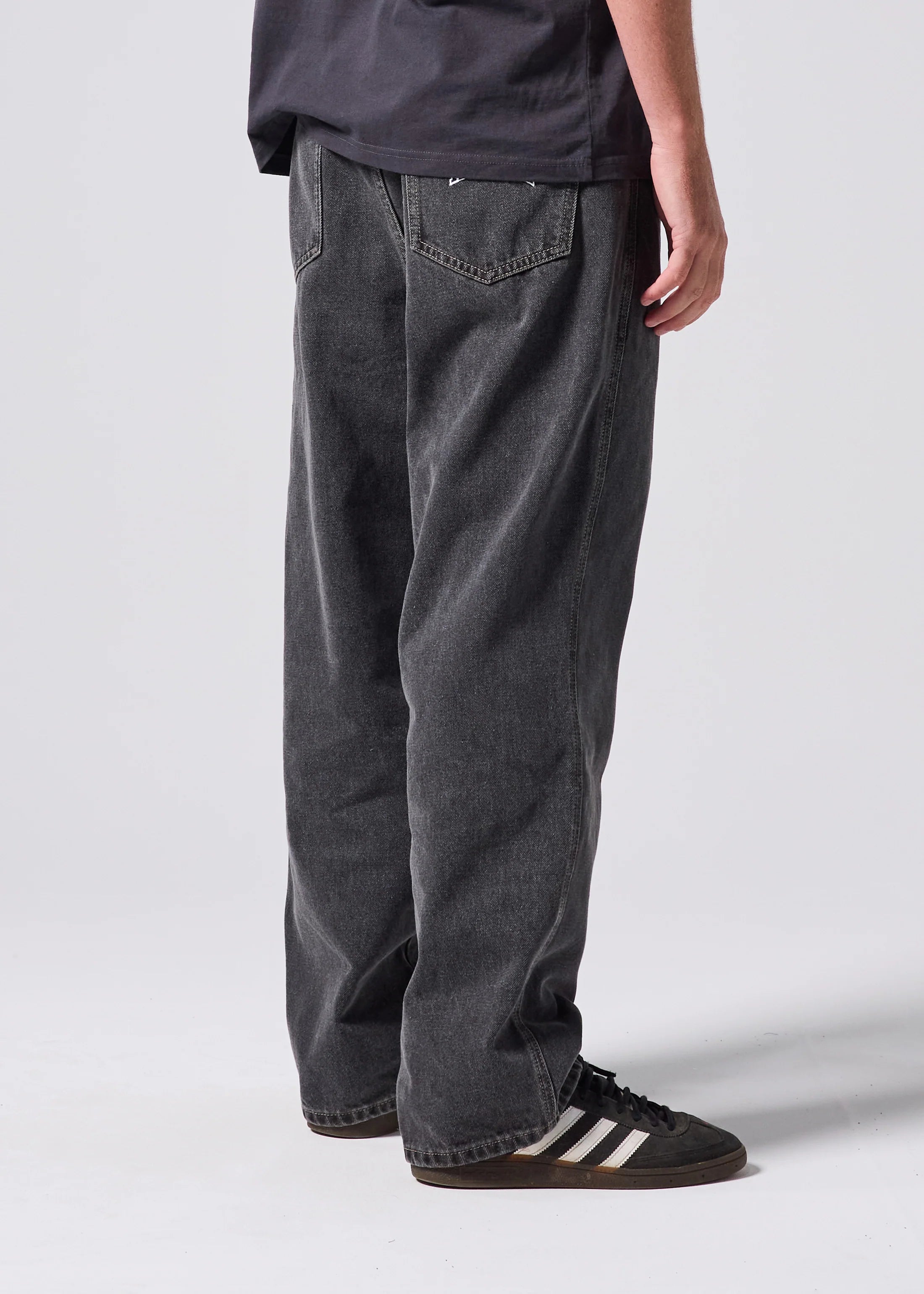 RIVVIA VV CLASS DENIM : WORN BLACK