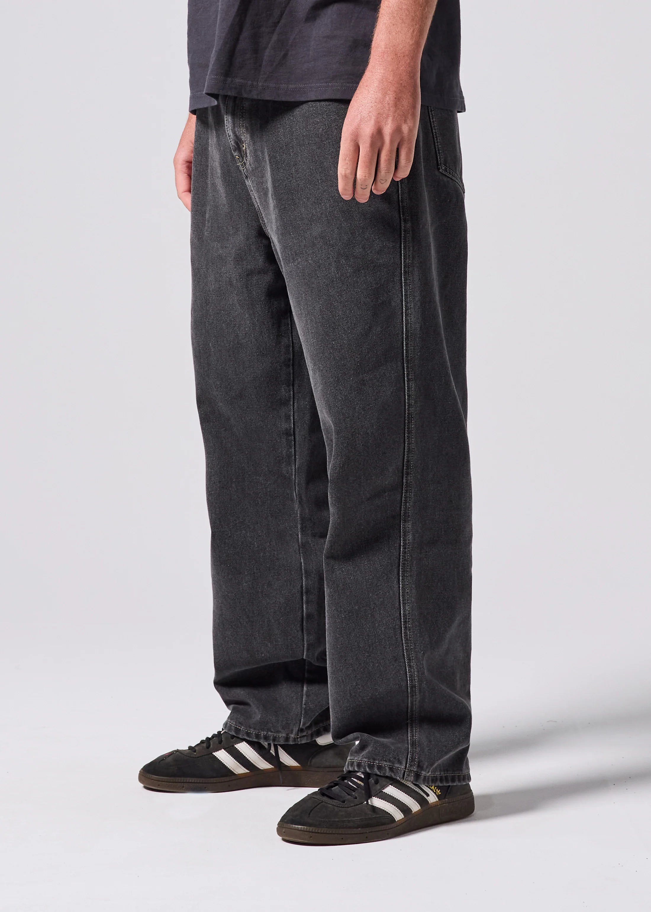 RIVVIA VV CLASS DENIM : WORN BLACK