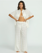 Load image into Gallery viewer, BILLABONG Eyelet Crush Short sleeve top
