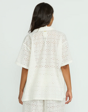 Load image into Gallery viewer, BILLABONG Eyelet Crush Short sleeve top
