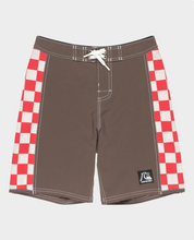 Load image into Gallery viewer, QUIKSILVER BOYS 8-16 ORIGINAL 17&quot; BOARDSHORTS
