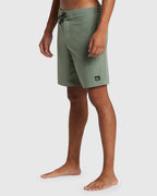 QUIKSILVER Mens Surfsilk Street Trunk 18" Boardshorts