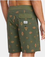 Load image into Gallery viewer, BILLABONG Mens Sundays Pro 185&quot; Boardshorts
